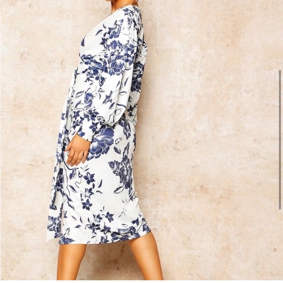 Boohoo | US size 6 | floral bodkin dress with deep v plunge neckline tie waist - Picture 3 of 10
